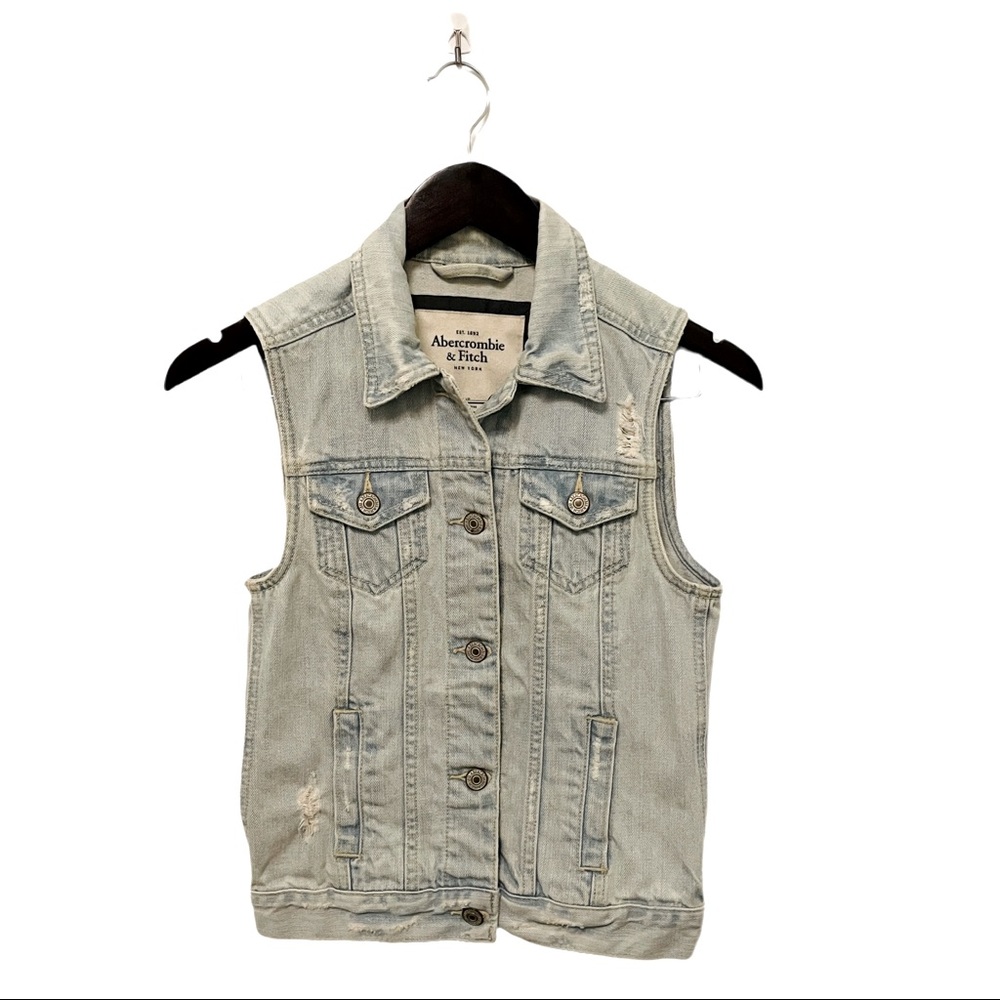 Abercrombie & Fitch Distressed Denim Vest in Medium Wash size Women’s XS